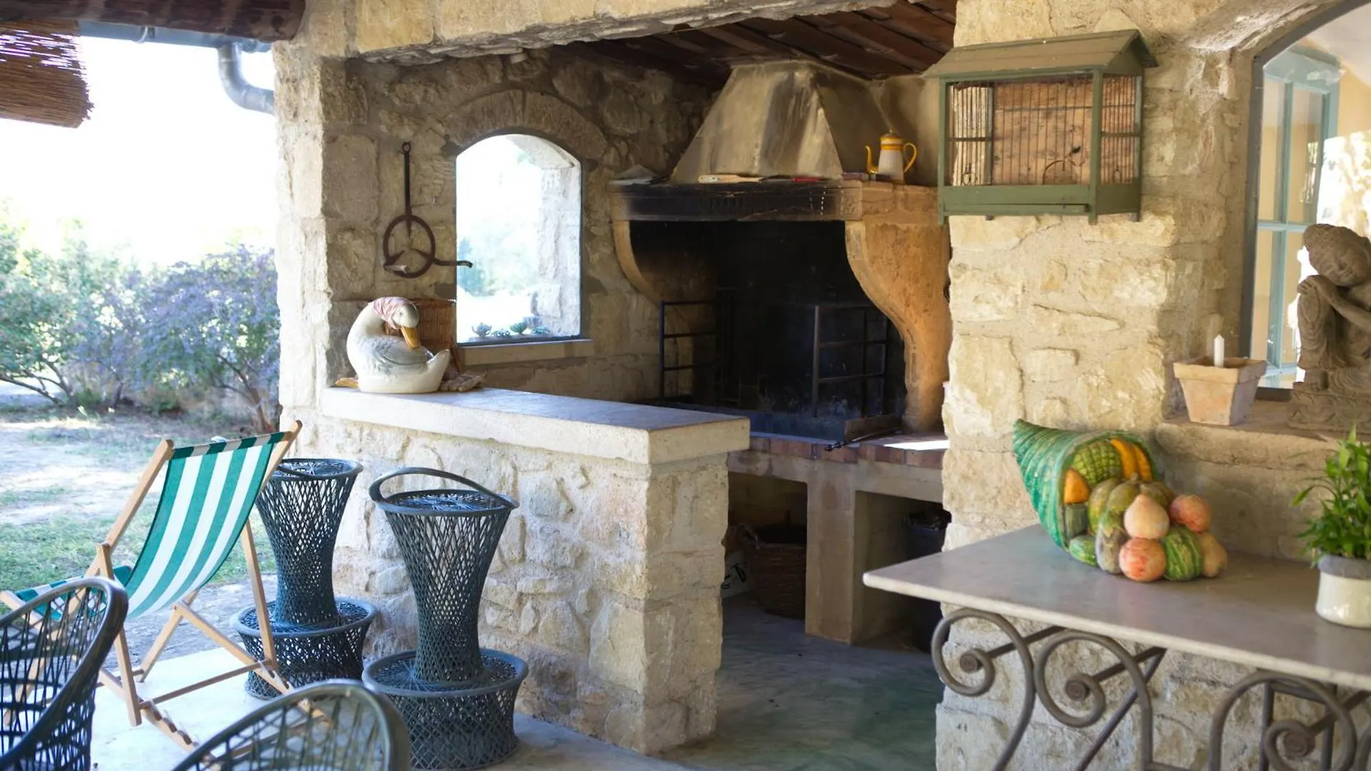 Gite Mas Antinea Mazan Homestay