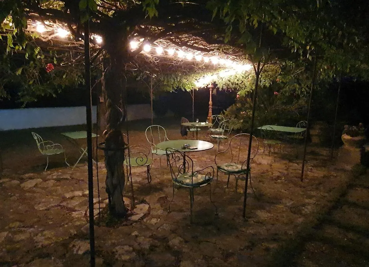 Gite Mas Antinea Mazan Homestay